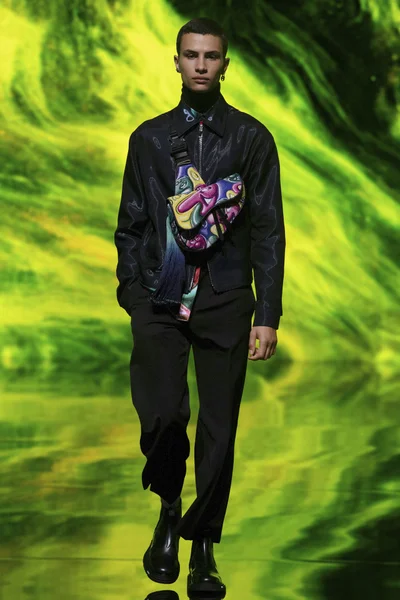 Look 11